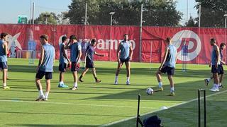 Rafa Mir continúa entrenando a las órdenes de García Pimienta a la espera de resolver su salida