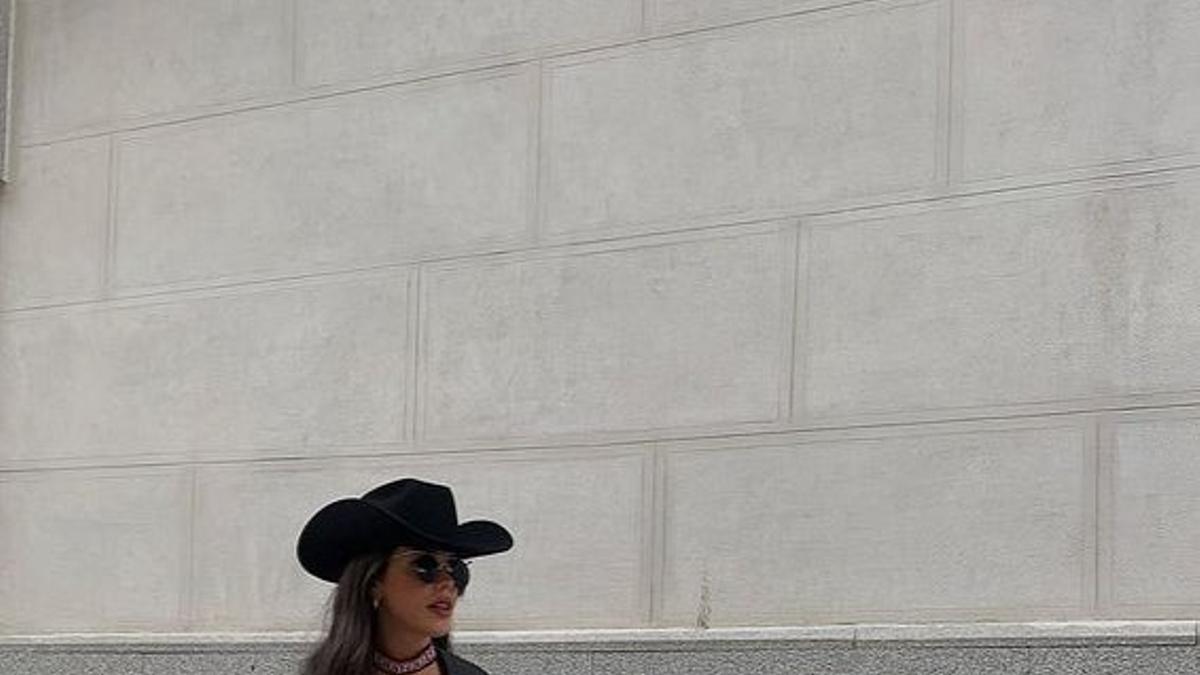 Violeta Mangriñán con botas cowboy de Zara