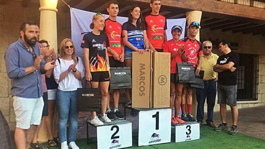 Podio del Triatlón de Astudillo con Pepa García en el tercer peldaño.