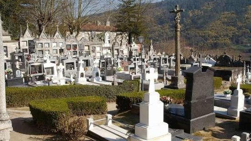 Cementerio de Ribadavia. // I. Osorio