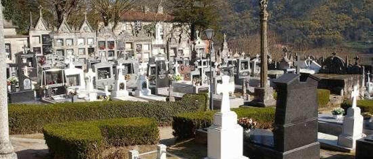 Cementerio de Ribadavia. // I. Osorio