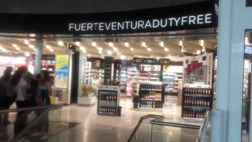 Compraba billetes de avión para aprovechar para robar a los duty free del Aeropuerto de Fuerteventura