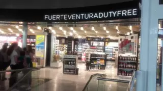 Compraba billetes de avión para aprovechar para robar a los duty free del Aeropuerto de Fuerteventura