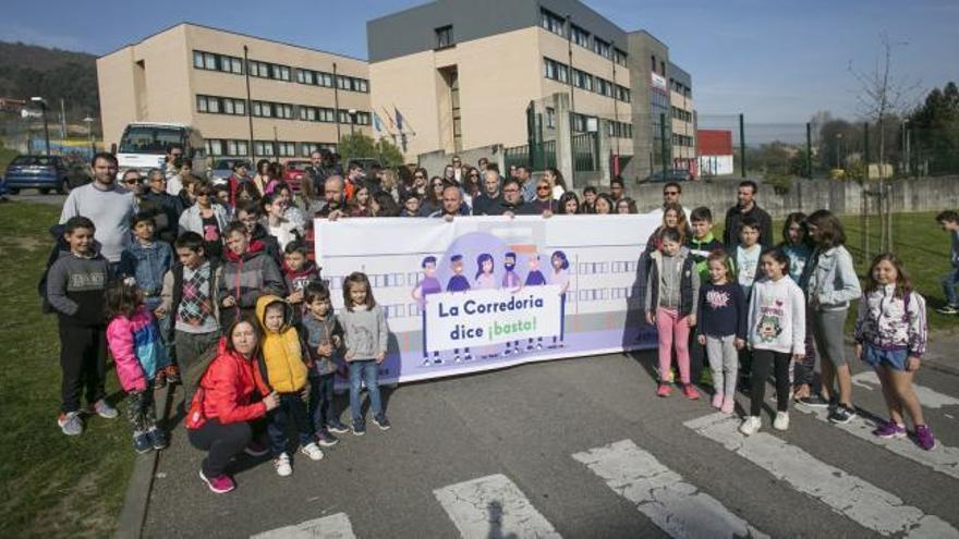 La Corredoria sale a la calle para exigir un instituto que acumula cuatro años de retraso