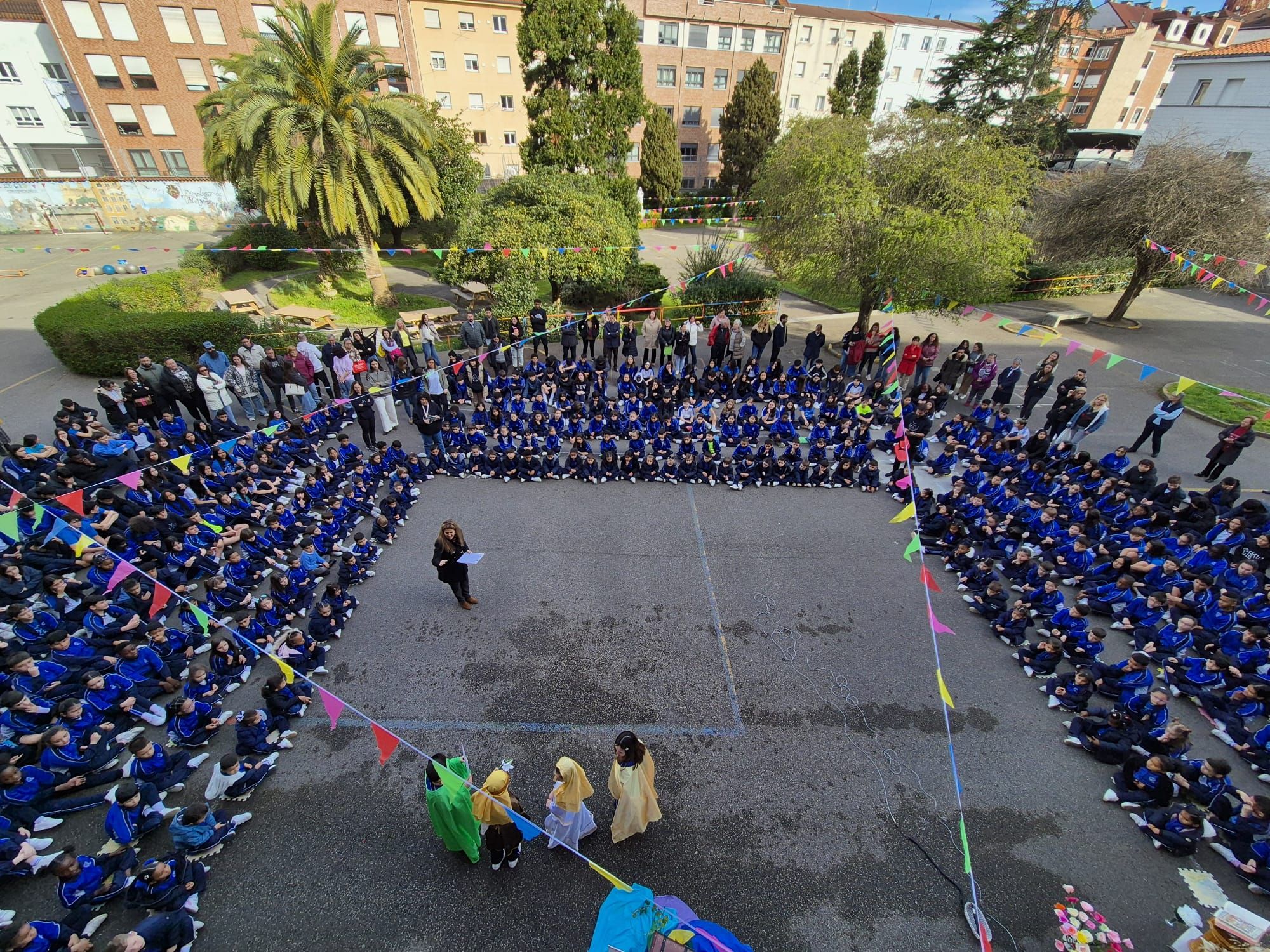 Fiesta colegial en el Patronato por San José (en imágenes)