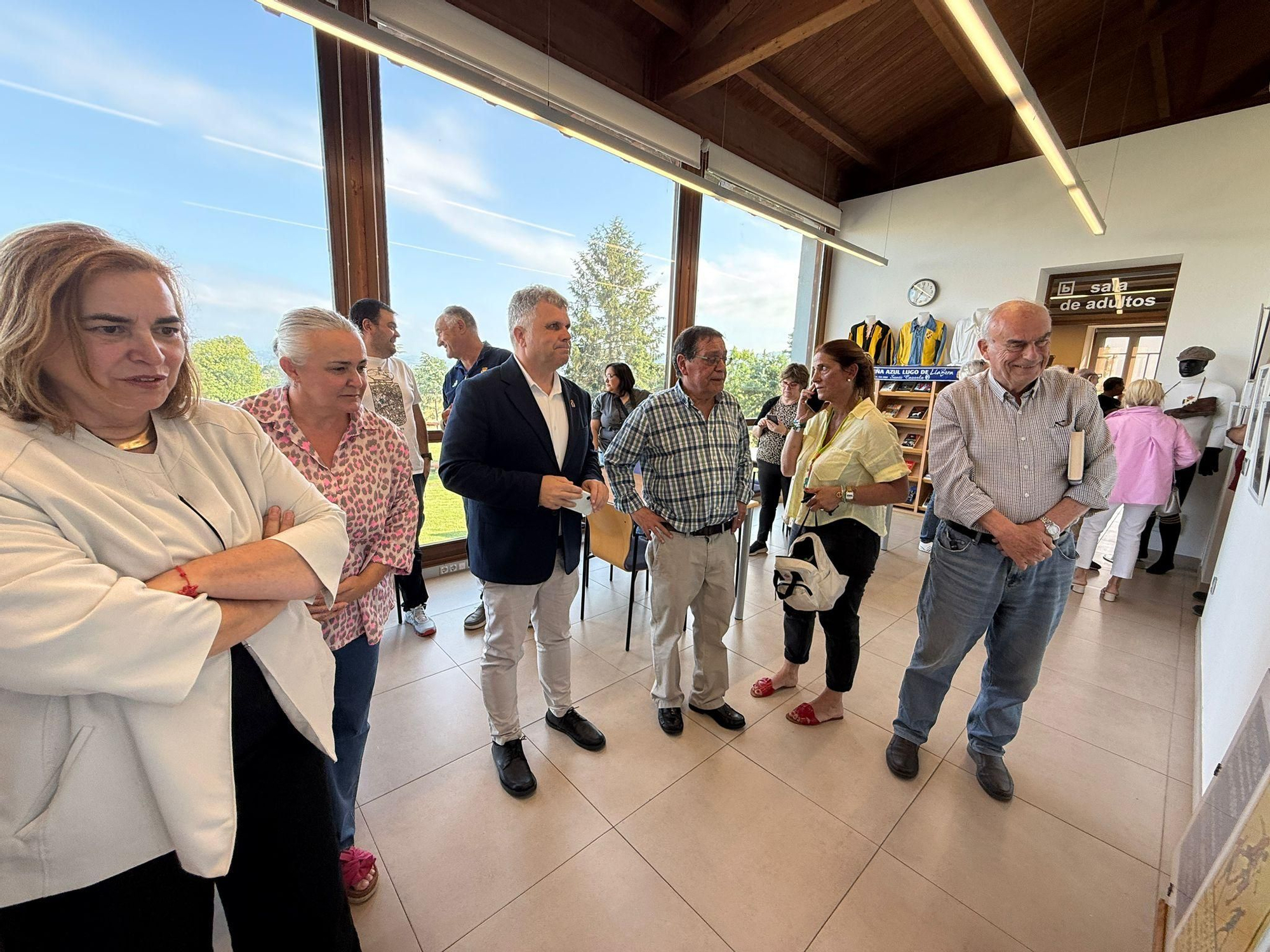 Así fue la inauguración de la exposición Fundadores del Real Oviedo en Lugo de Llanera