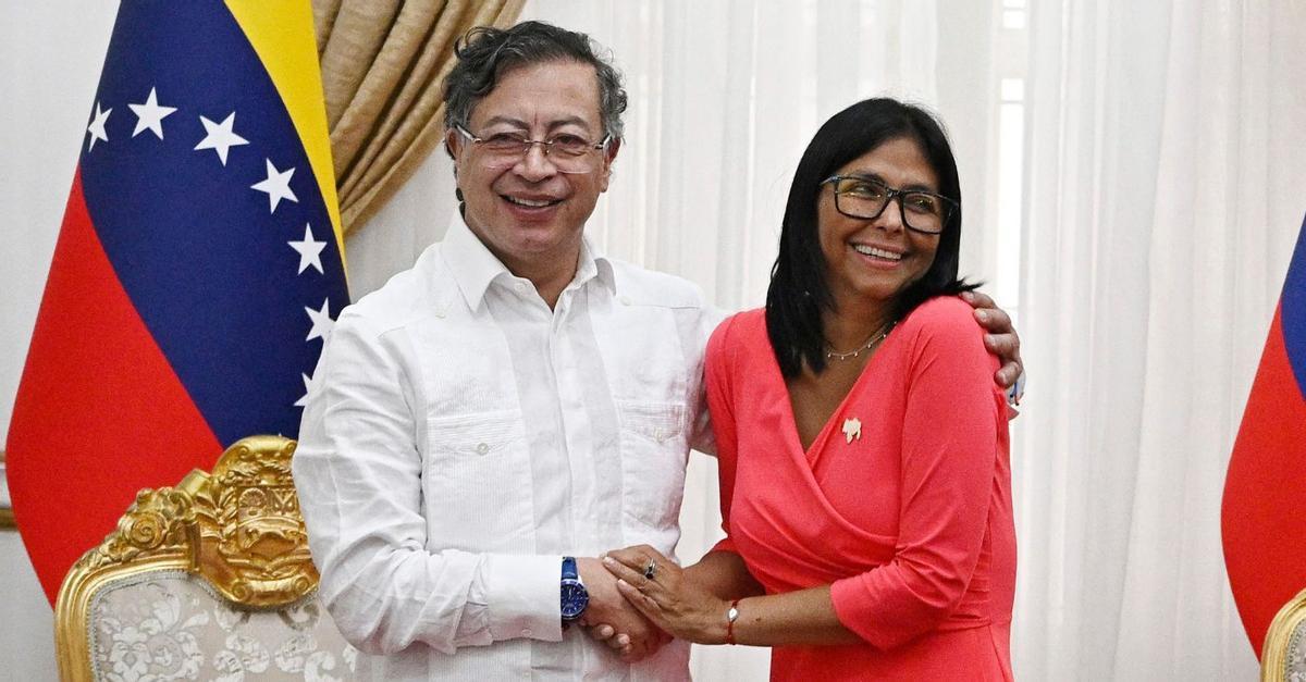 Petro, primer cap d’Estat a anar a Veneçuela després de caure Maduro