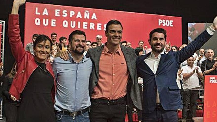 Sánchez, junto a los responsables autonómicos y provinciales, durante su último acto en Zamora.