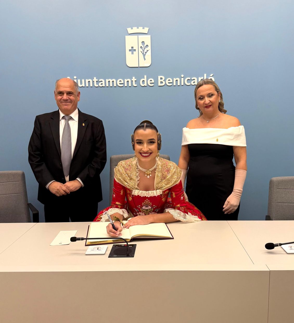 Visita de Carmen a Benicarló por la exaltaciónd e su fallera mayor, Noâ Pegueroles