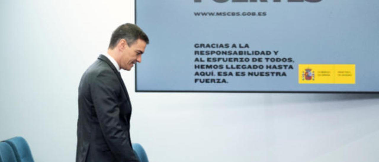 Pedro Sánchez antes de ofrecer una rueda de prensa en la Moncloa el pasado domingo, día 31 .