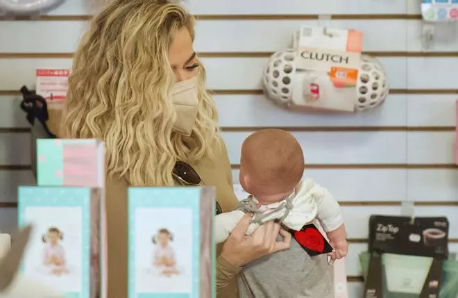 Khloé Kardashian pone límites a Tristan Thompson mientras trata de conectar con el bebé