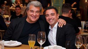 Laporta y Xavi, en la celebración del campeonato liguero