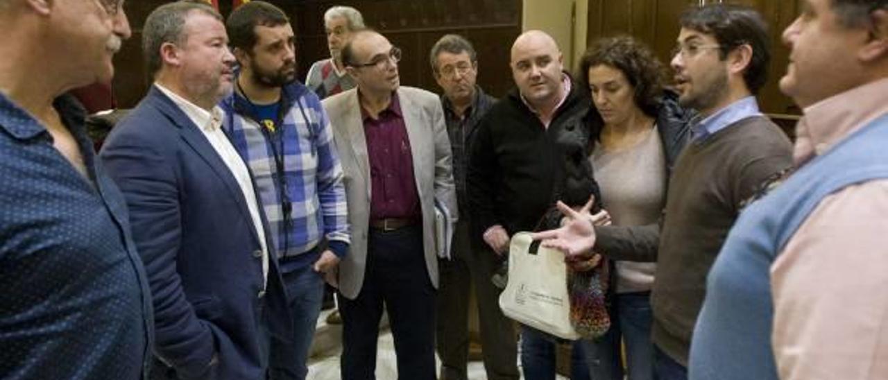 Alcaldes de la comarca durante un reunión del presente mandato.