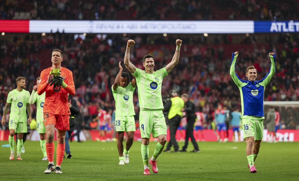Flick y los jugadores lo celebraron por todo lo alto en el césped del Metropolitano Flick y los jugadores lo celebraron por todo lo alto en el césped del Metropolitano