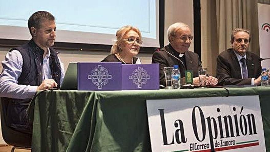 Desde la izquierda, Manuel Ballesteros, Carmen Ferreras, Juan Luis Martín Barrio y Dionisio Alba.