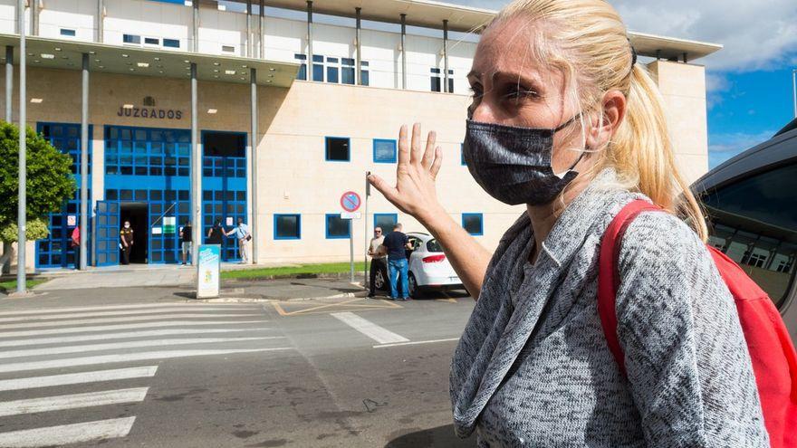 Ithaisa Suárez, tras comparecer en los juzgados de San Bartolomé de Tirajana.