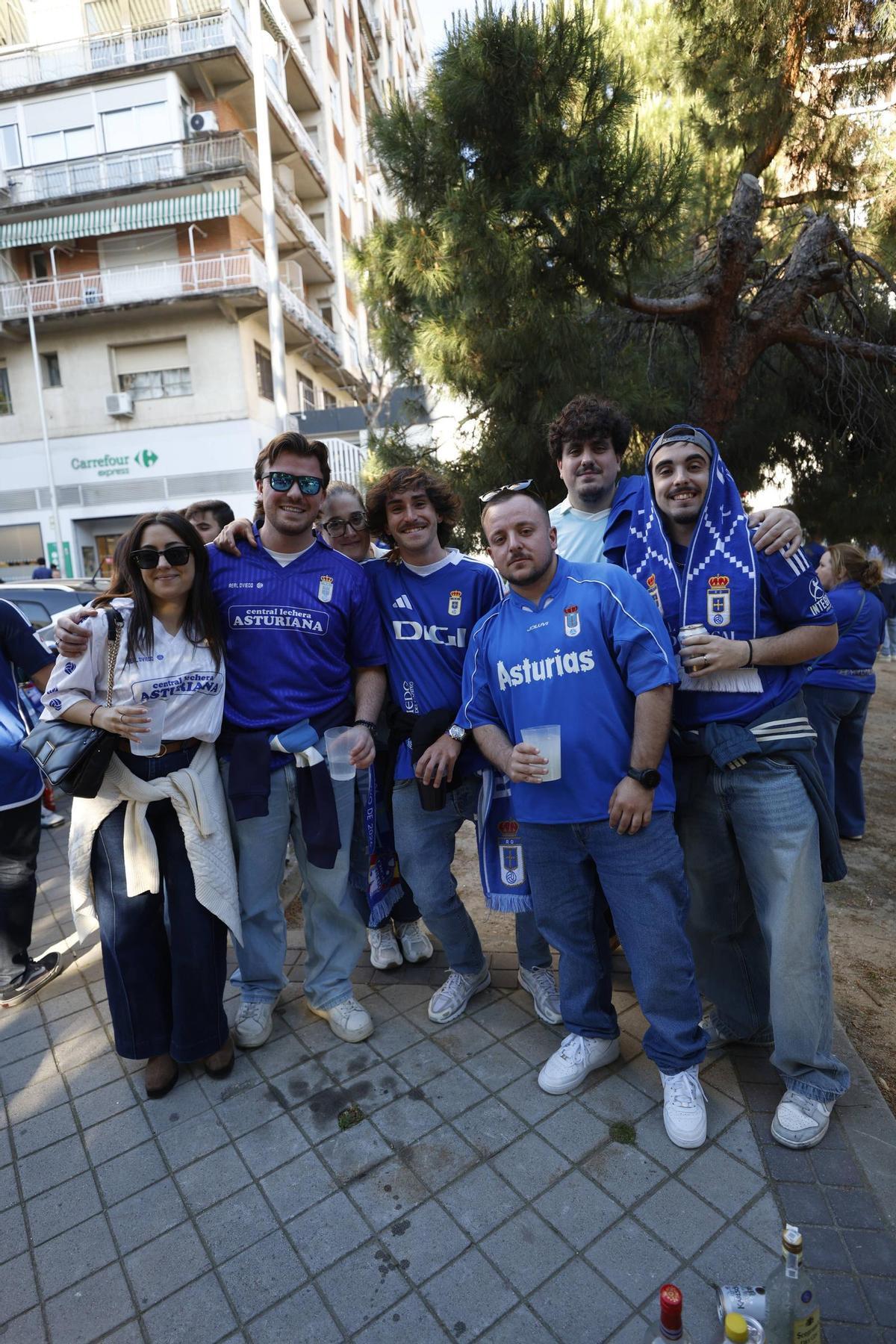 En imágenes: El oviedismo tiñe Madrid de azul en una previa muy asturiana
