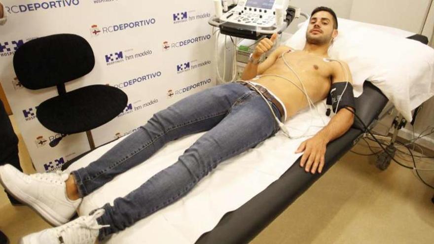 Carles Gil, ayer durante el reconocimiento médico.