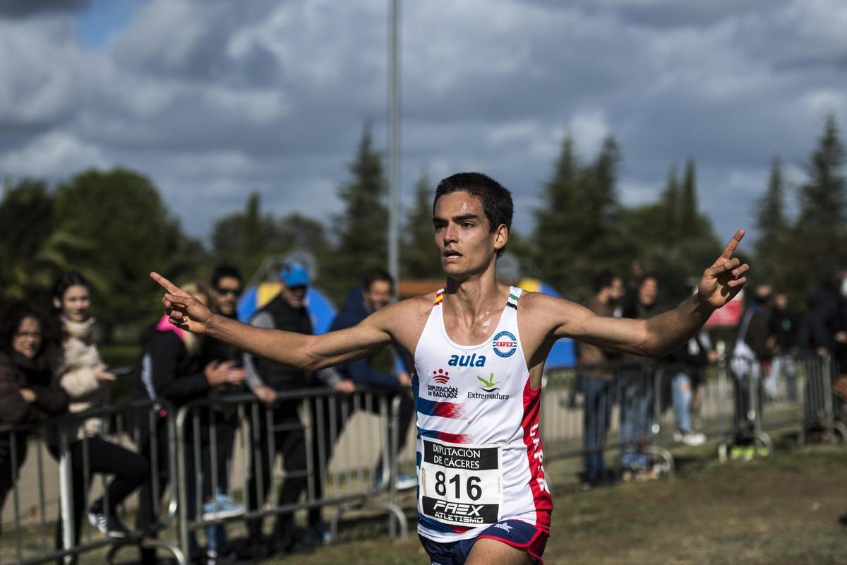 El vencedor masculino, Juan José Márquez, entrando en meta