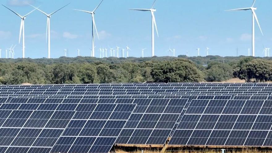 Galicia se asoma a las plantas verdes que mezclan fotovoltaica y eólica con 100 megavatios