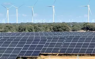 Galicia se asoma a las plantas verdes que mezclan fotovoltaica y eólica con 100 megavatios