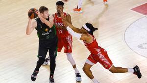El Baxi Manresa doblega el Joventut en el derbi català al Congost