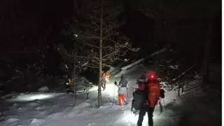 Rescatan a cuatro excursionistas desorientados en un pico nevado del Pirineo