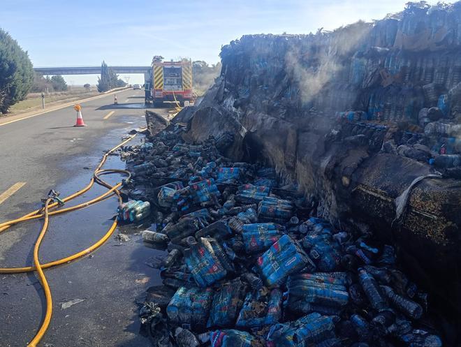 Incendio de un camión de agua en Cerecinos de Campos.