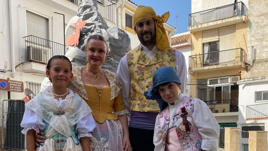 Tuéjar y Gestalgar ultiman sus monumentos para unas Fallas en Semana Santa