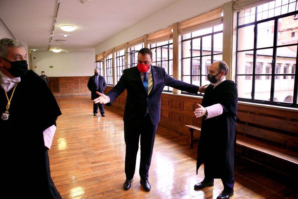 Ignacio Villaverde toma posesión como rector de la Universidad de Oviedo