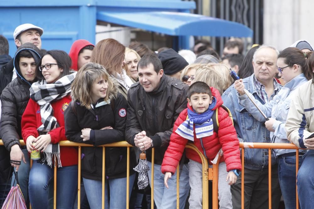 Ambientazo en la mascletà del día de la Crida