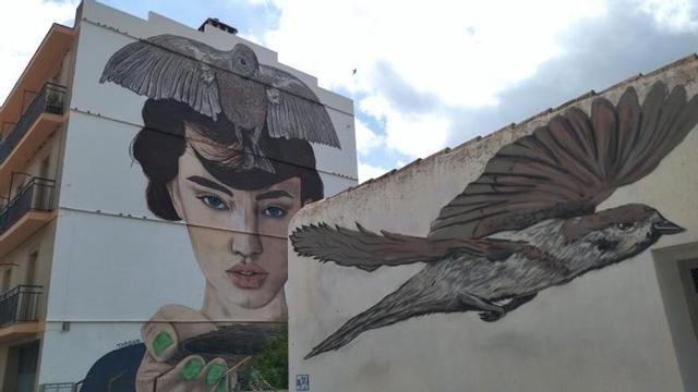 El arte aletea en los muros de Benigembla