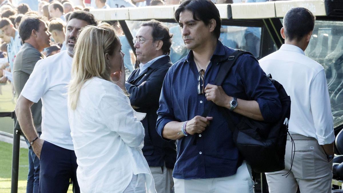 Marco Garcés charla con Marián Mouriño en un acto en Balaídos