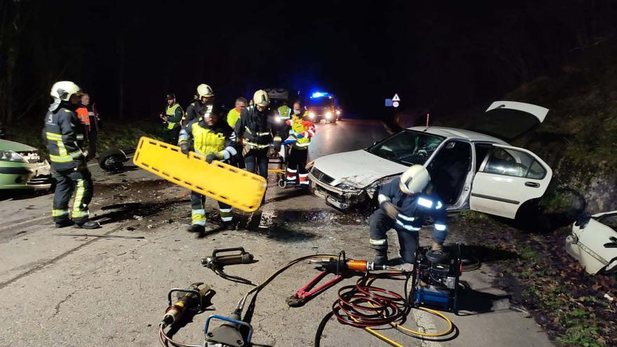 Dos hombres resultan heridos tras chocar frontalmente en un accidente de tráfico en Caso