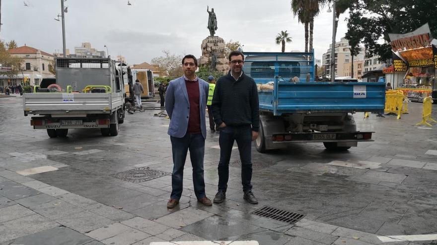 Rodrigo Romero y Antoni Noguera, en la plaza de España.
