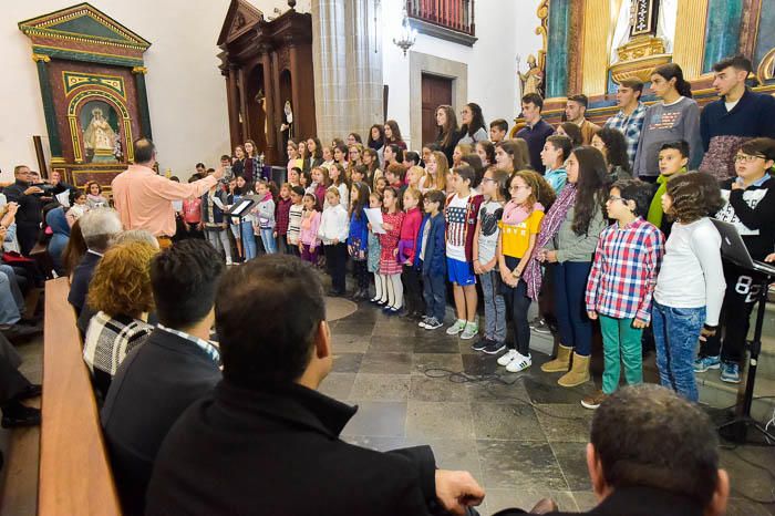 Actuación del Coro de la Escuela Municipal de ...