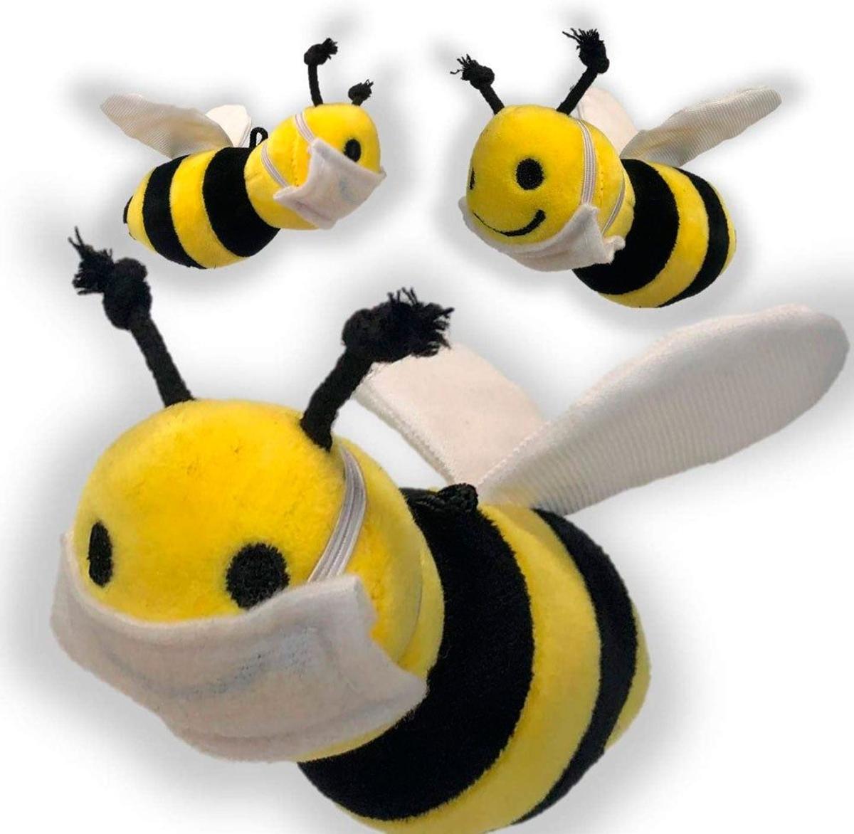 Peluche de abejas con mascarilla de Amazon (precio: 13,70 euros)