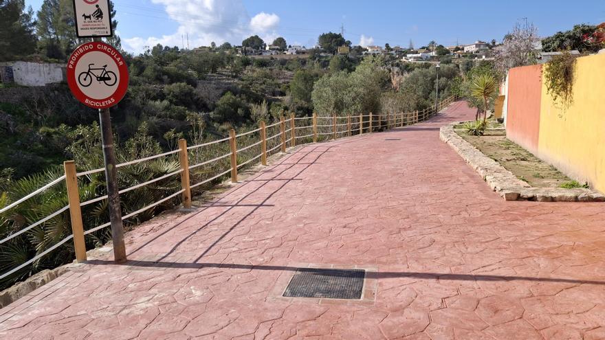 Un paseo rojo para descubrir la riqueza del Gorgos en Gata