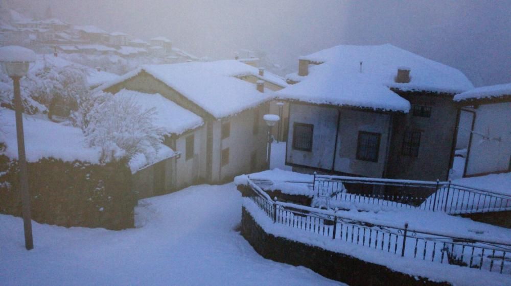 Temporal de nieve en San Xuan Beleño (Ponga)
