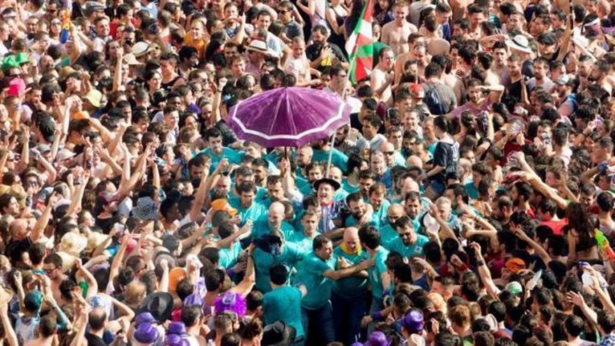 Vitoria arranca sus fiestas grandes con la bajada de Celedón