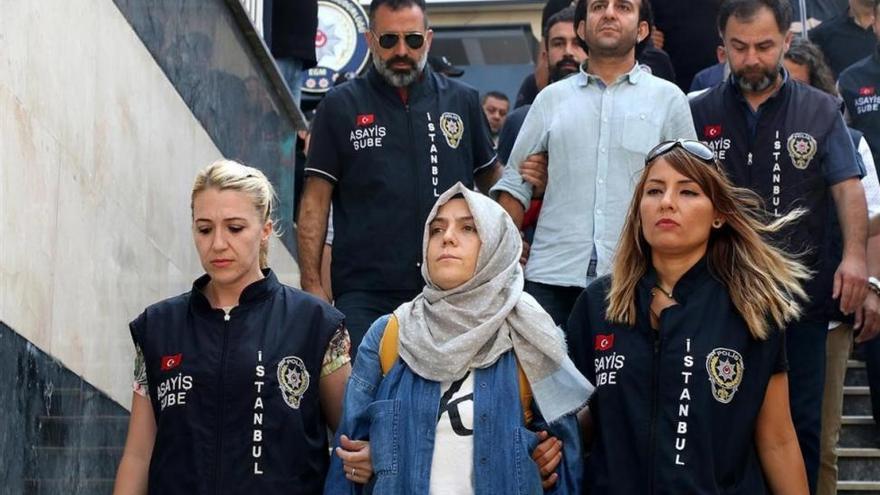 Estos son algunos del medio centenar de periodistas turcos detenidos por Erdogan