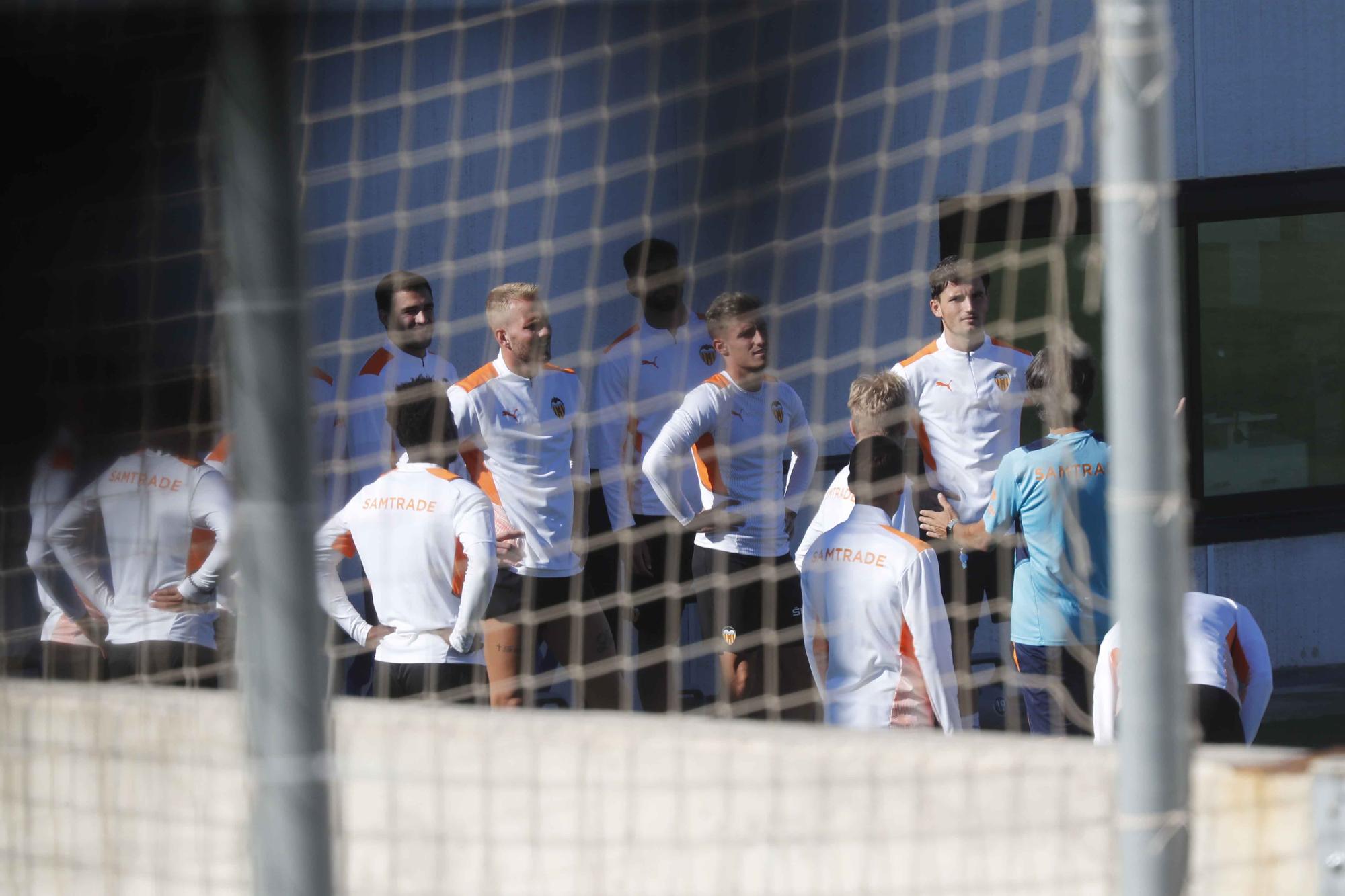 Entrenamiento del Valencia, a puerta cerrada