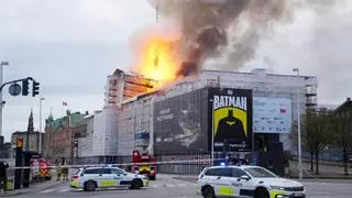 Arde el emblemático edificio de la Bolsa de Copenhague