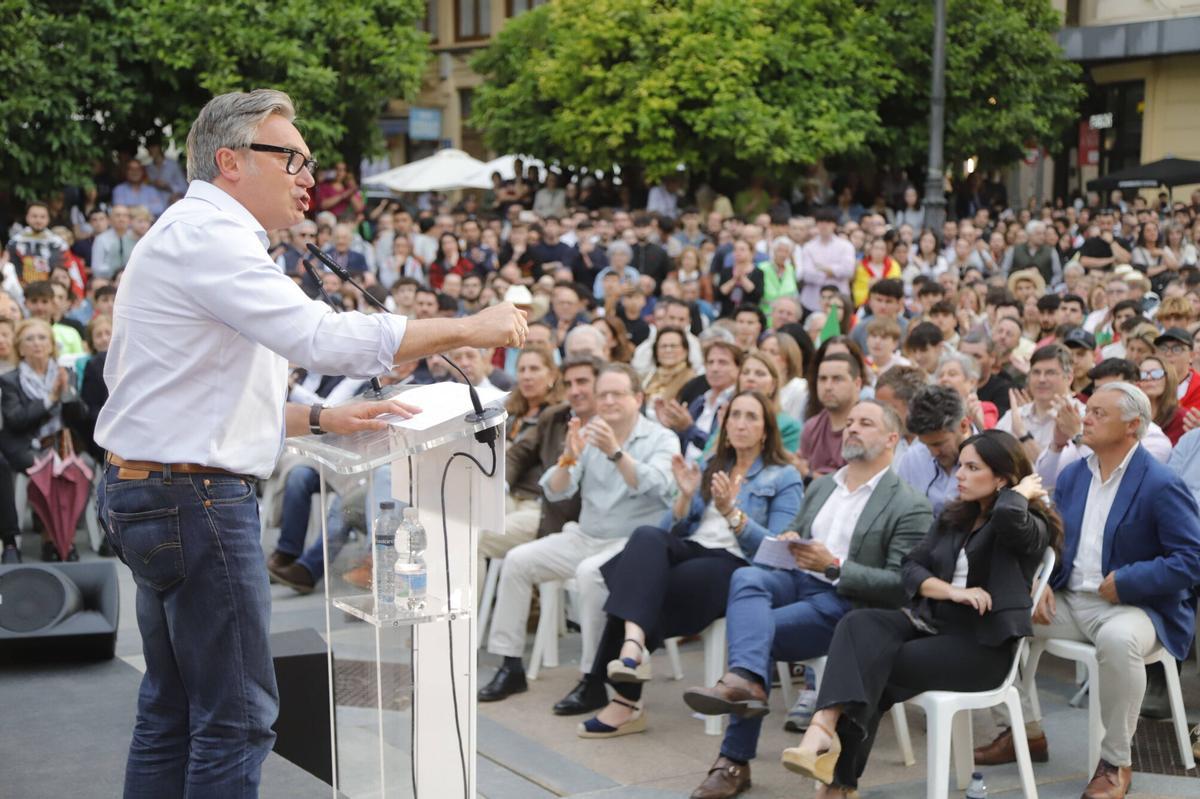 El mitin de Santiago Abascal en la plaza de las Tendillas de Córdoba, en imágenes El mitin de Santiago Abascal en la plaza de las Tendillas de Córdoba, en imágenes