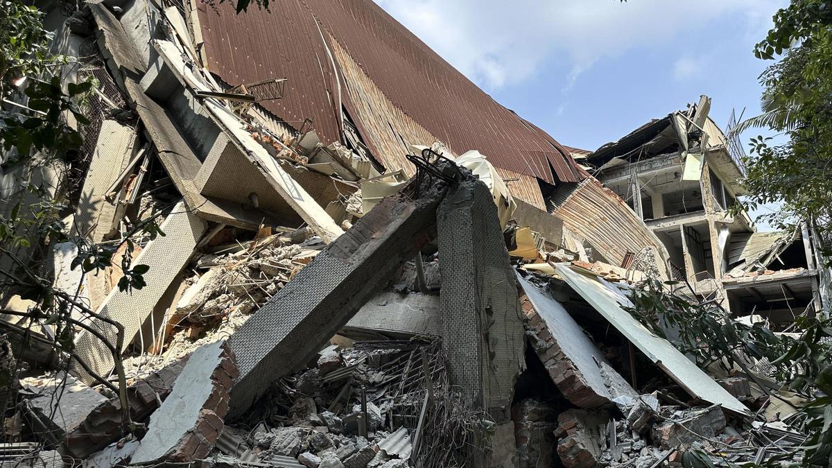 Edificios gravemente dañados en Nuevo Taipéi tras el terremoto en Taiwán