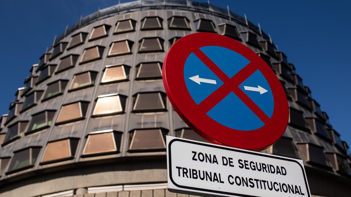 Archivo - Fachada del Tribunal Constitucional, a 15 de octubre de 2021, en Madrid (España). El Gobierno y el PP han llegado a un acuerdo este jueves que permitirá renovar el Tribunal Constitucional, el Tribunal de Cuentas, el Defensor del Pueblo y la Agen