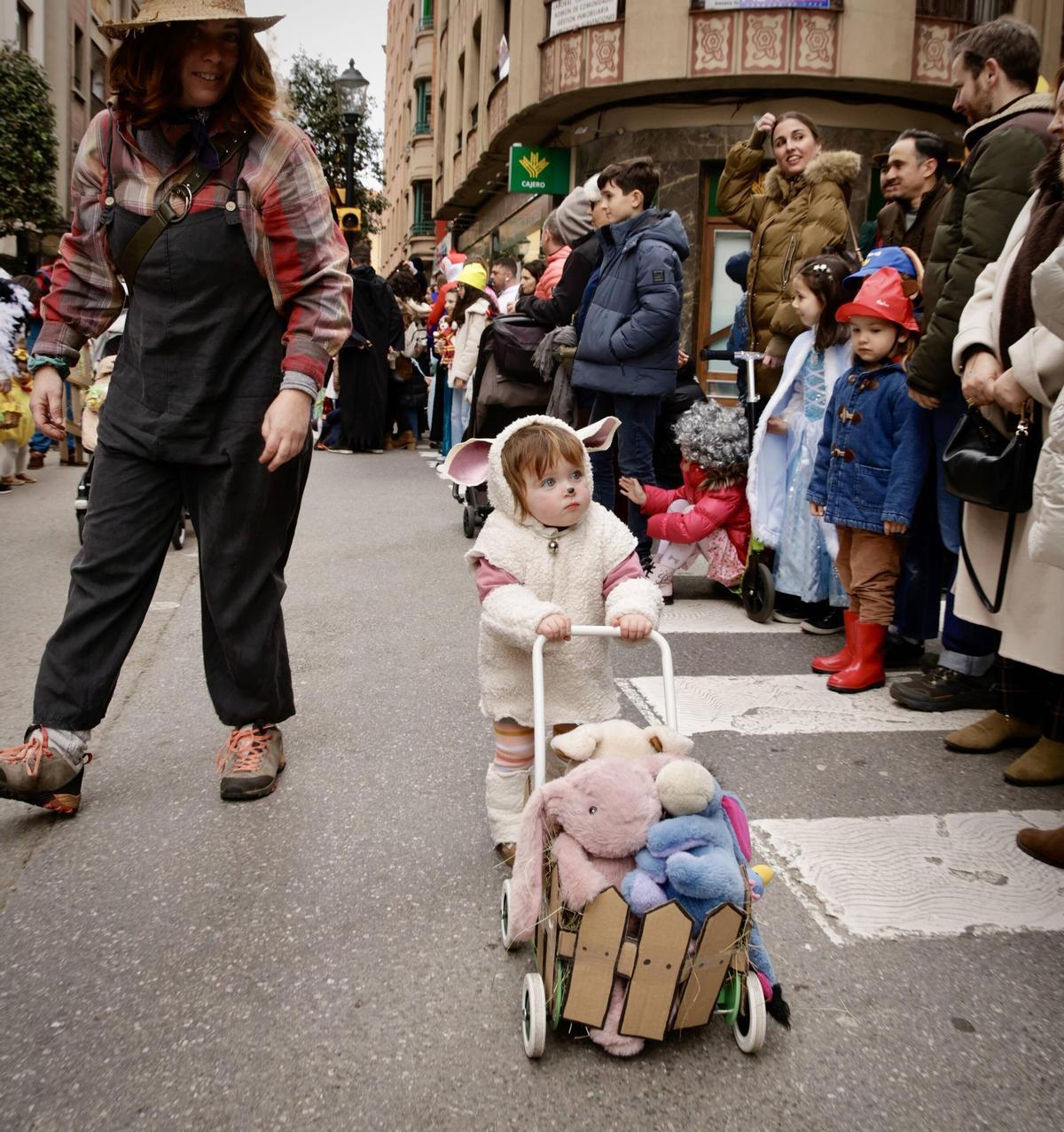 El desfile infantil de Antroxu por las calles de Gijón, en imágenes