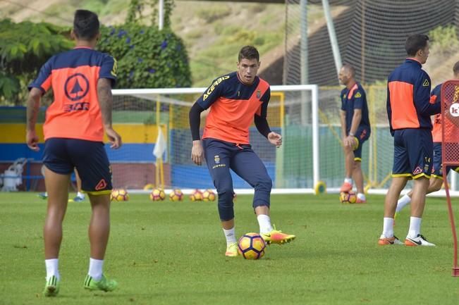 Entrenamiento de la UD Las Palmas en la mañana ...