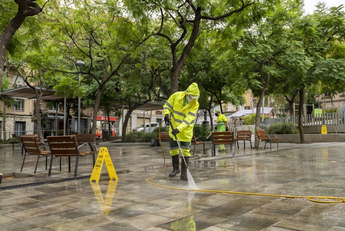 Reforç de neteja de Nadal als eixos comercials a la ciutat Reforç de neteja de Nadal als eixos comercials a la ciutat