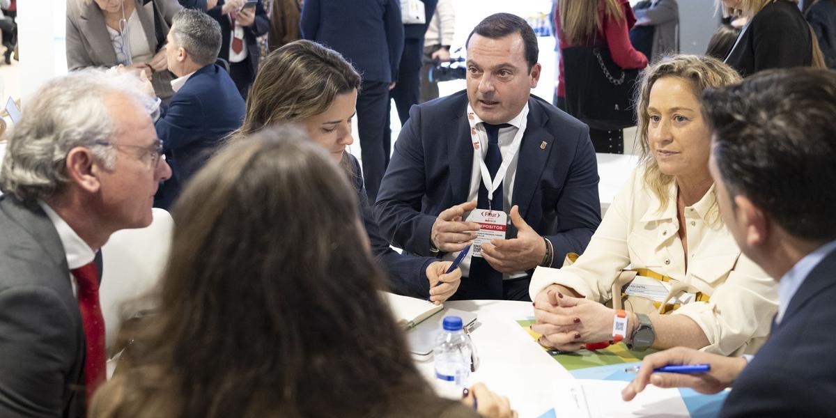 Una de las reuniones de Fitur 2026.